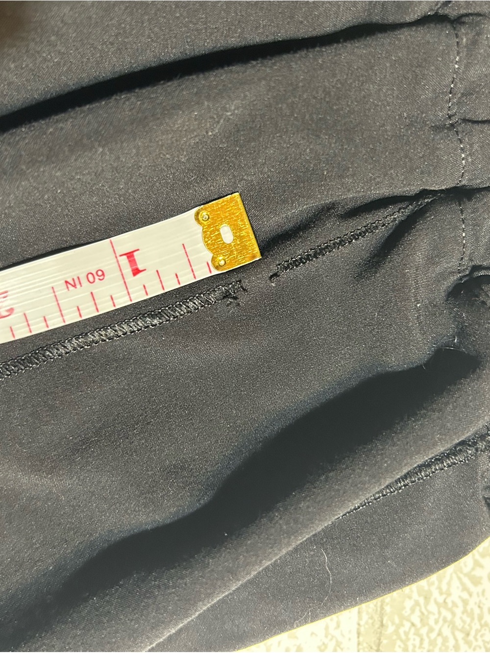 lululemon hottie hot 4 inch Shorts - Picture 4 of 4